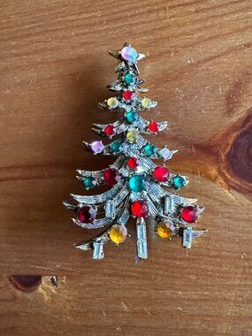 Vintage Hollycraft Brass tone Multicolor Rhinestone Christmas Tree Brooch